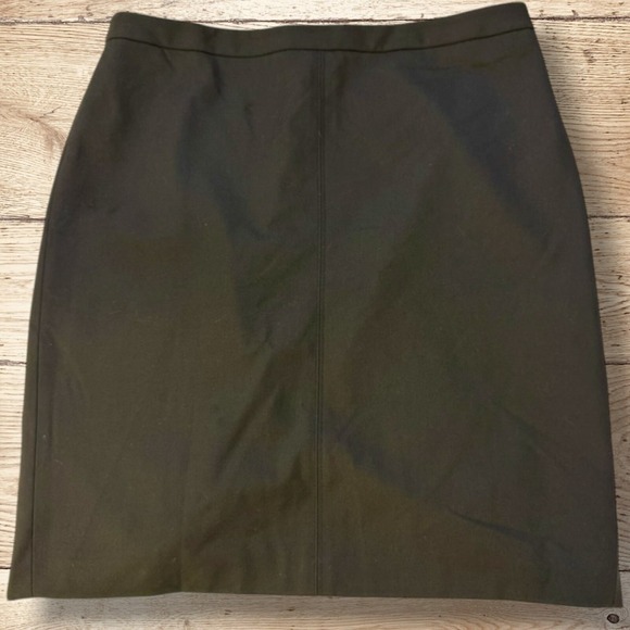 Ann Taylor LOFT Womens Pencil Skirt with Back Slit - Size 8P - Black Stretch - Picture 1 of 6